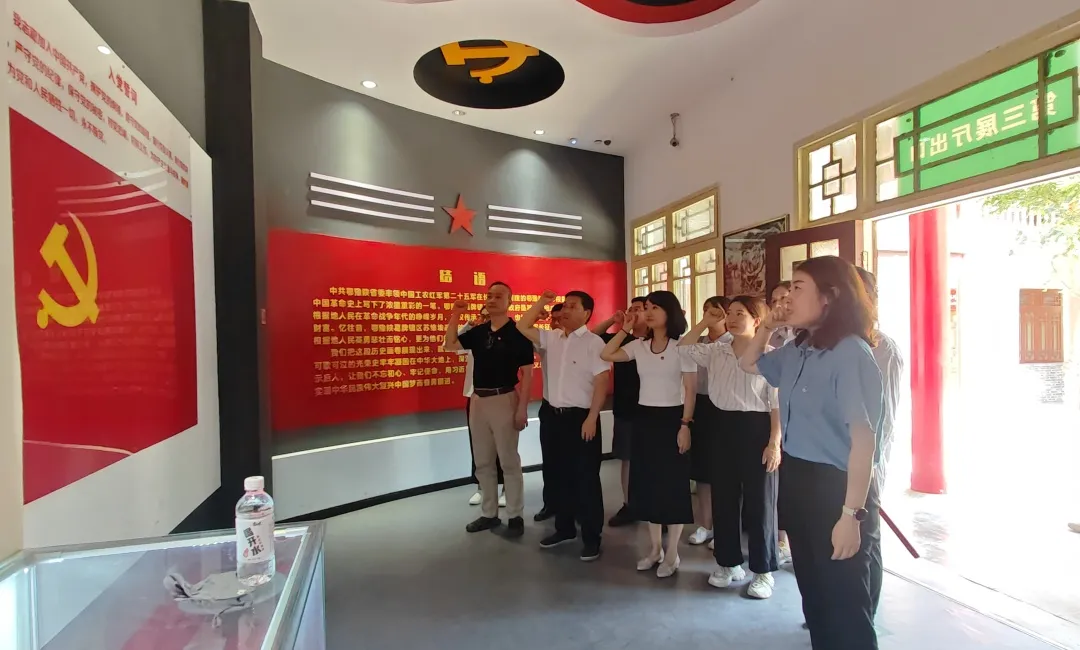 人力資源中心黨支部、法律事務與風險合規(guī)中心開展聯(lián)合主題黨日活動