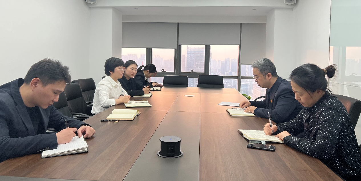 努力把準(zhǔn)斗爭方向，堅(jiān)定斗爭意志——法律事務(wù)中心召開會(huì)議傳達(dá)黨課精神